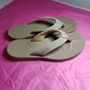 Women's Bench Comfort Flip Flops, Size 9 NWOT